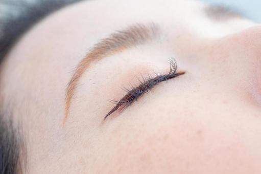 姫路で眉下リフト・眉下切開ならアデル美容クリニック｜まぶたのたるみを解消