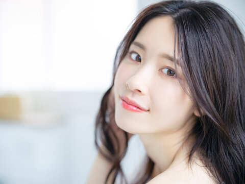 【姫路】顔の脂肪注入で老け見え解消。定着率を高めるアデルの注入技術と費用を徹底解説